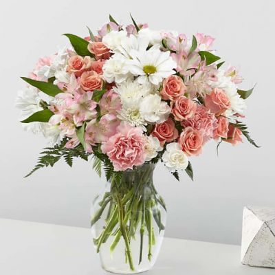 It's just, a little blush! Whoever you're sending this bouquet to, your loved ones are sure to crush hard on these gorgeous pink and white shades.