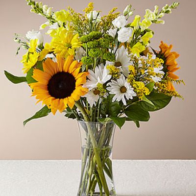 Give a dose of sunshine in bloom. This stunning bouquet is teeming with rays of sunflowers, textured snapdragons and darling daisy poms to deliver the perfect pick–me–up for an occasion or as a treat to yourself.