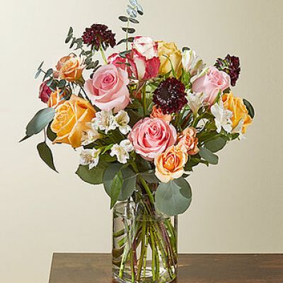 <h5>Fall in love with fresh flowers again with the Sweet Bramble Bouquet. Enjoy the timeless rose in colors like peach and pink and unique varieties like sweetness roses and isle spray roses. The baby blue and silver dollar eucalyptus add a soft touch of green against the burgundy scabiosa.</h5>