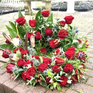 red rose urn tribute